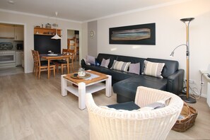 TV, stereo - Ferienwohnung in Wyk/ Südstrand mit ca. 56m² und 3- Zimmern in der Ersten Etage (Wyk auf Föhr)