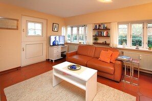 TV, fireplace, stereo