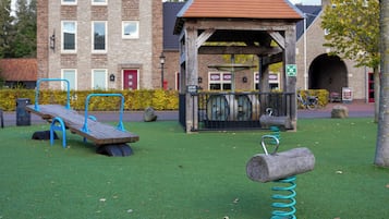 Área de juegos infantiles al aire libre