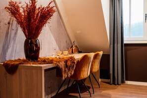 Phòng đôi tiện nghi đơn giản | Minibar, két bảo mật tại phòng, bàn 