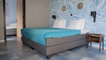 Family Quadruple Room | Minibar, in-room safe, desk, free WiFi