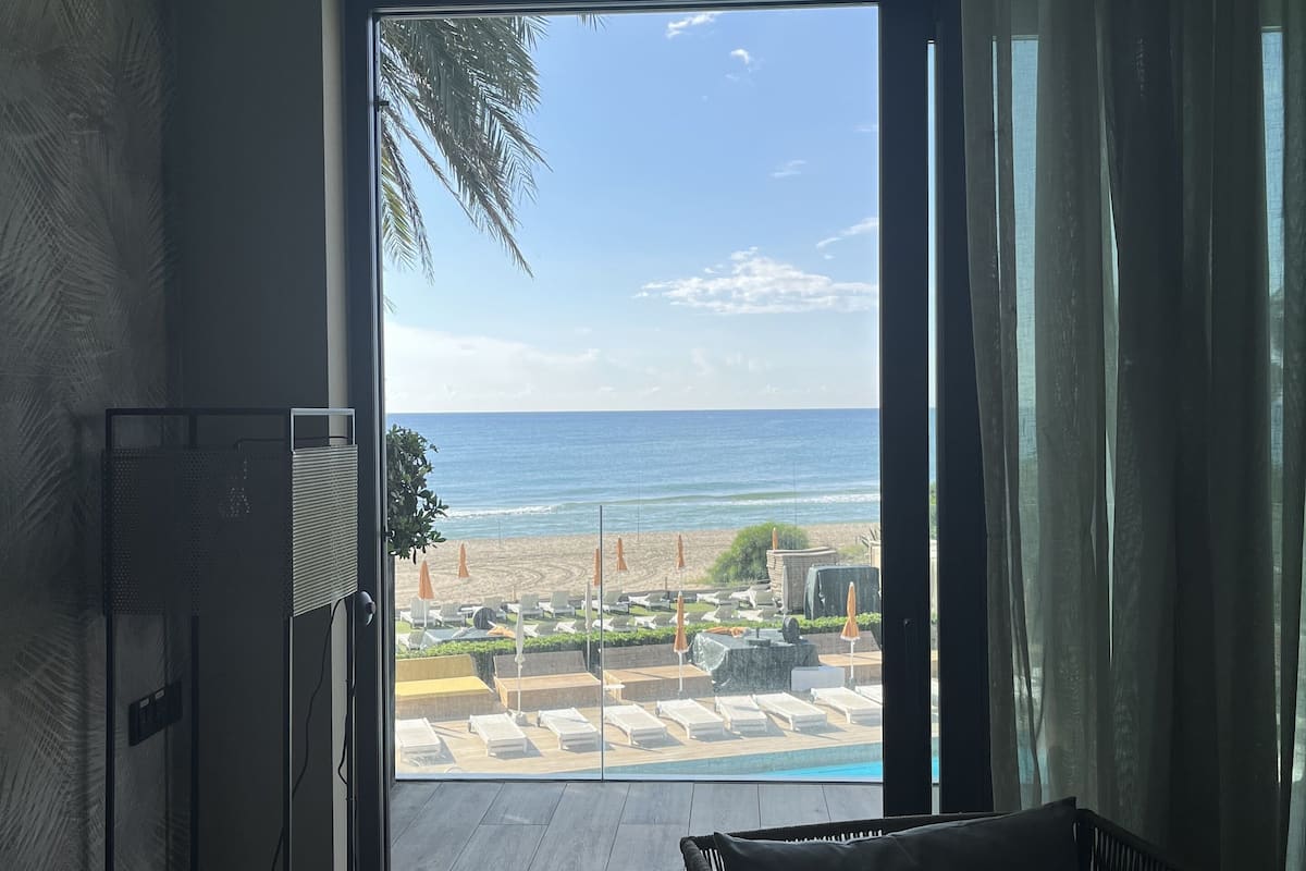 junior double room, sea facing | premium bedding, minibar, in-room safe, desk