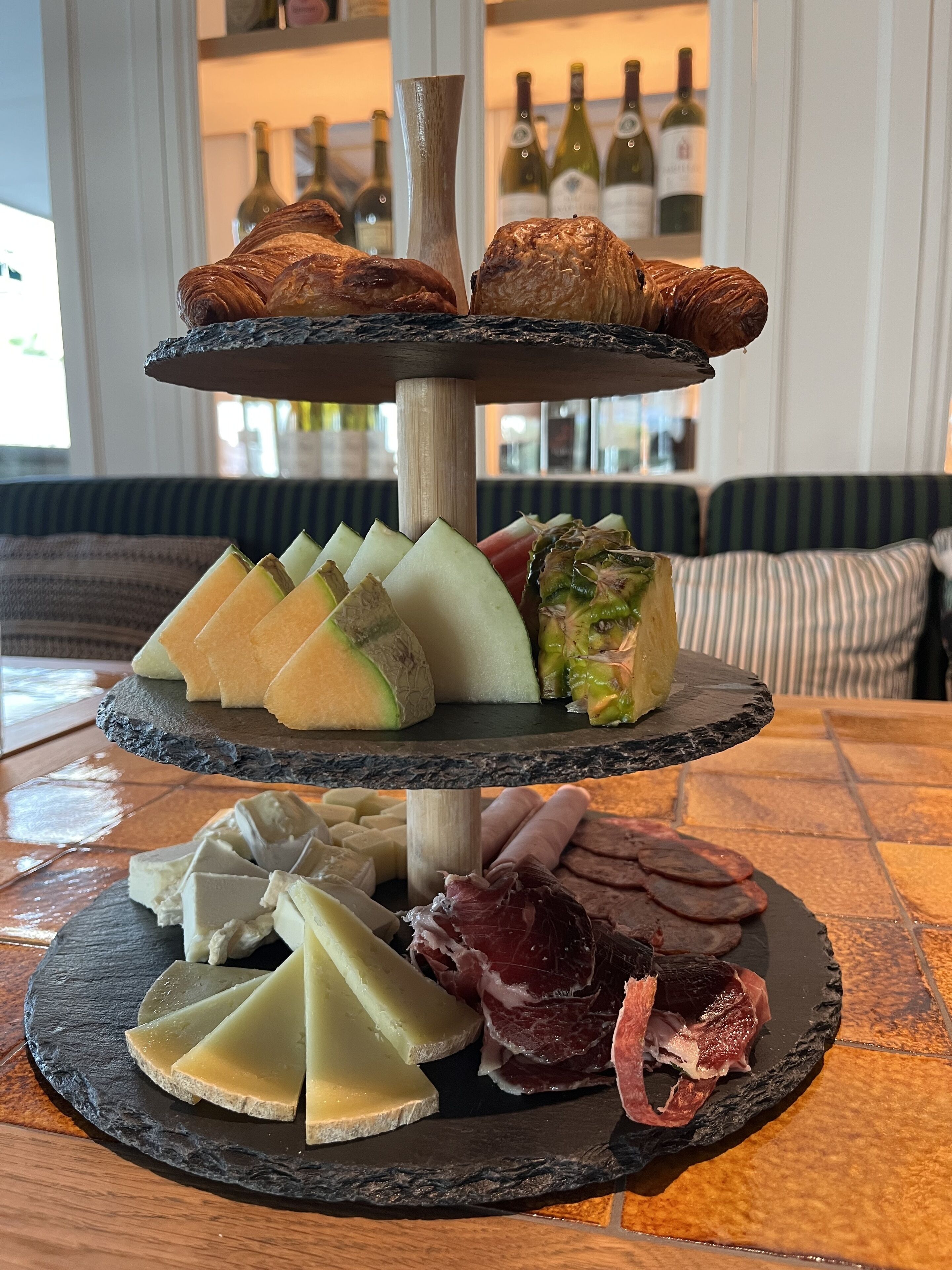 daily cooked-to-order breakfast (eur 28 per person)