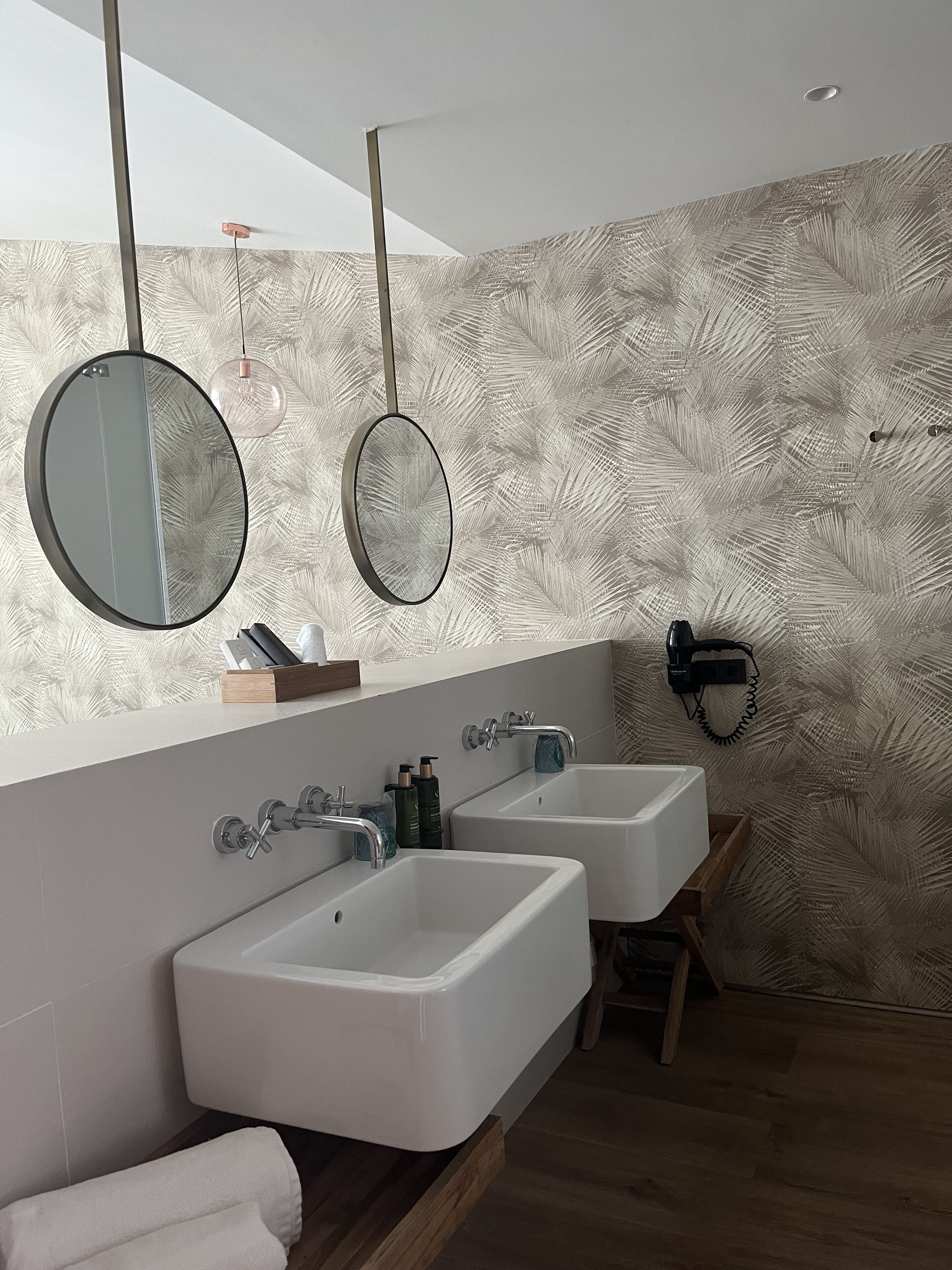 junior double room, sea facing | bathroom | shower, free toiletries, bathrobes, slippers