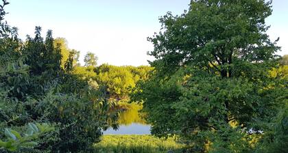 Bright T2 overlooking Cher, 8mn from station & center