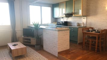 Fridge, microwave, oven, stovetop