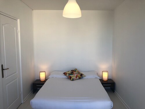 Bright T2 overlooking Cher, 8mn from station & center