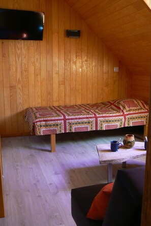 2 bedrooms, iron/ironing board, free WiFi