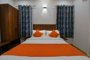 Egyptian cotton sheets, premium bedding, Select Comfort beds, desk - Hotel Admire Inn By F9 Hotels (Ghaziabad)