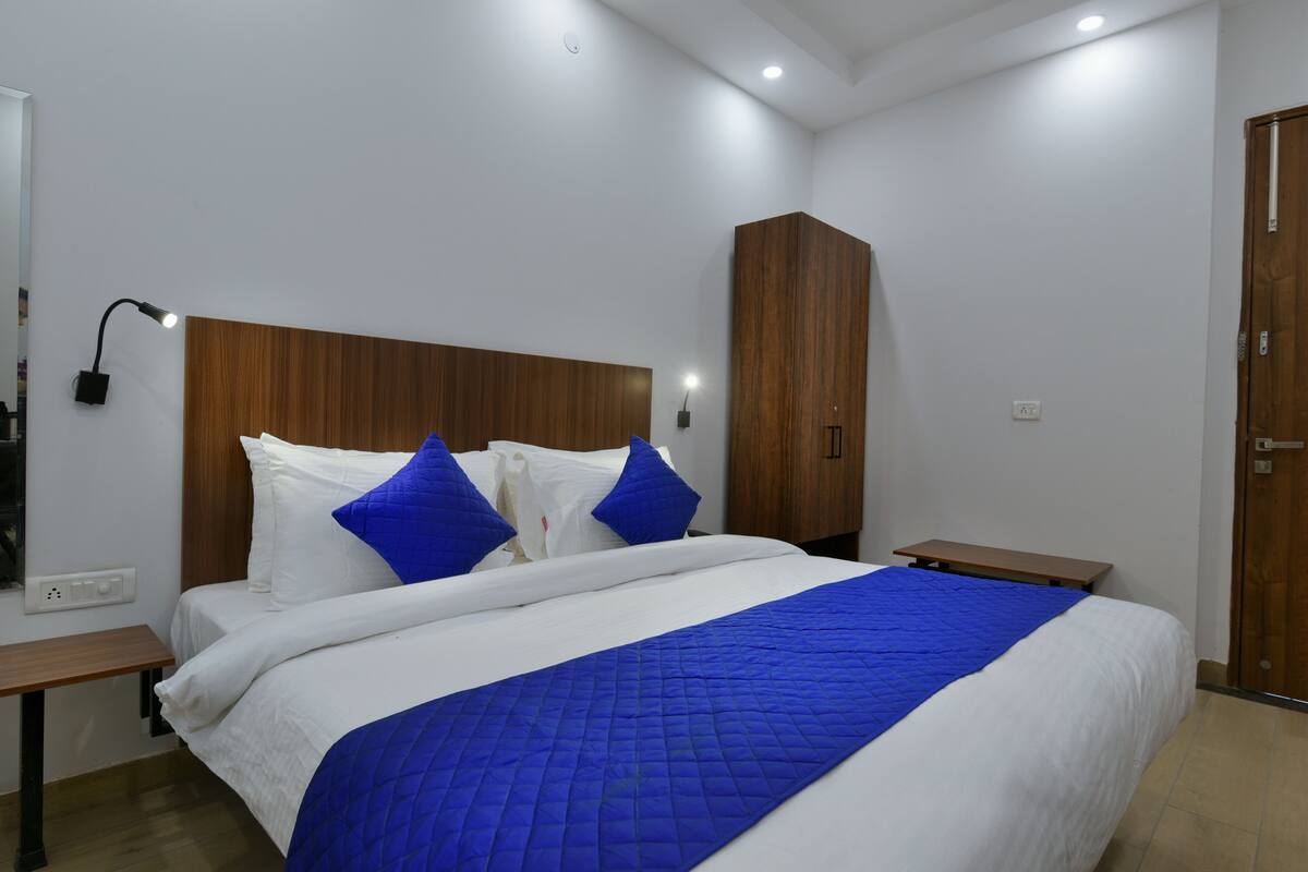 Executive Room | Egyptian cotton sheets, premium bedding, Select Comfort beds, desk