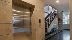 Elevator - Hotel Admire Inn By F9 Hotels (Ghaziabad)