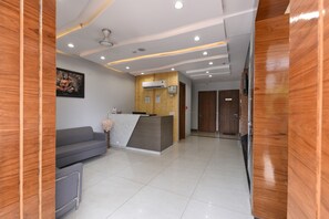 Reception - Hotel Admire Inn By F9 Hotels (Ghaziabad)