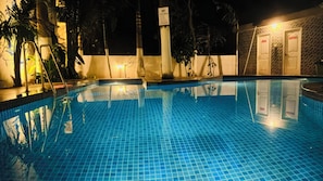 حمام سباحة