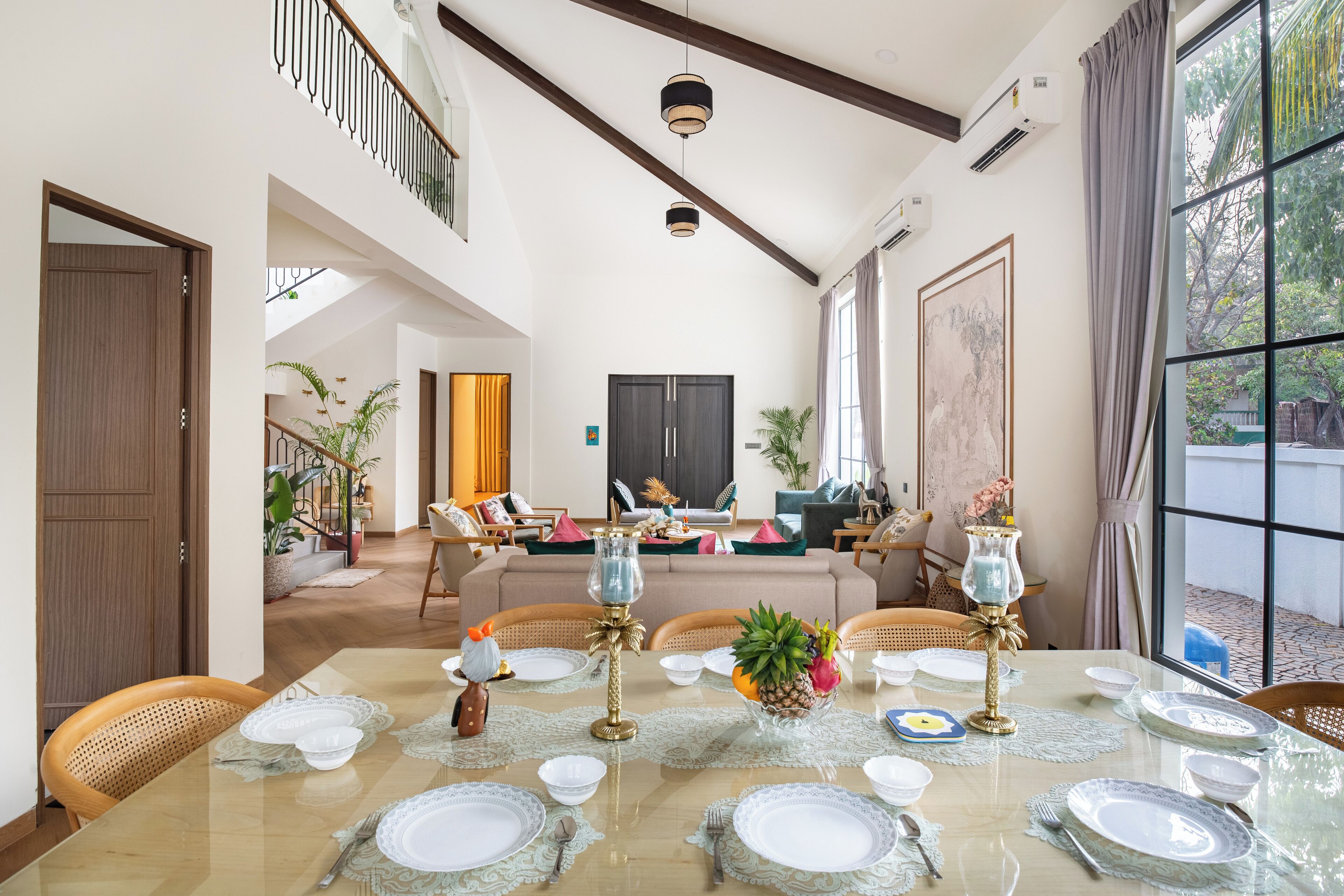 Executive-Villa | Essbereich im Zimmer