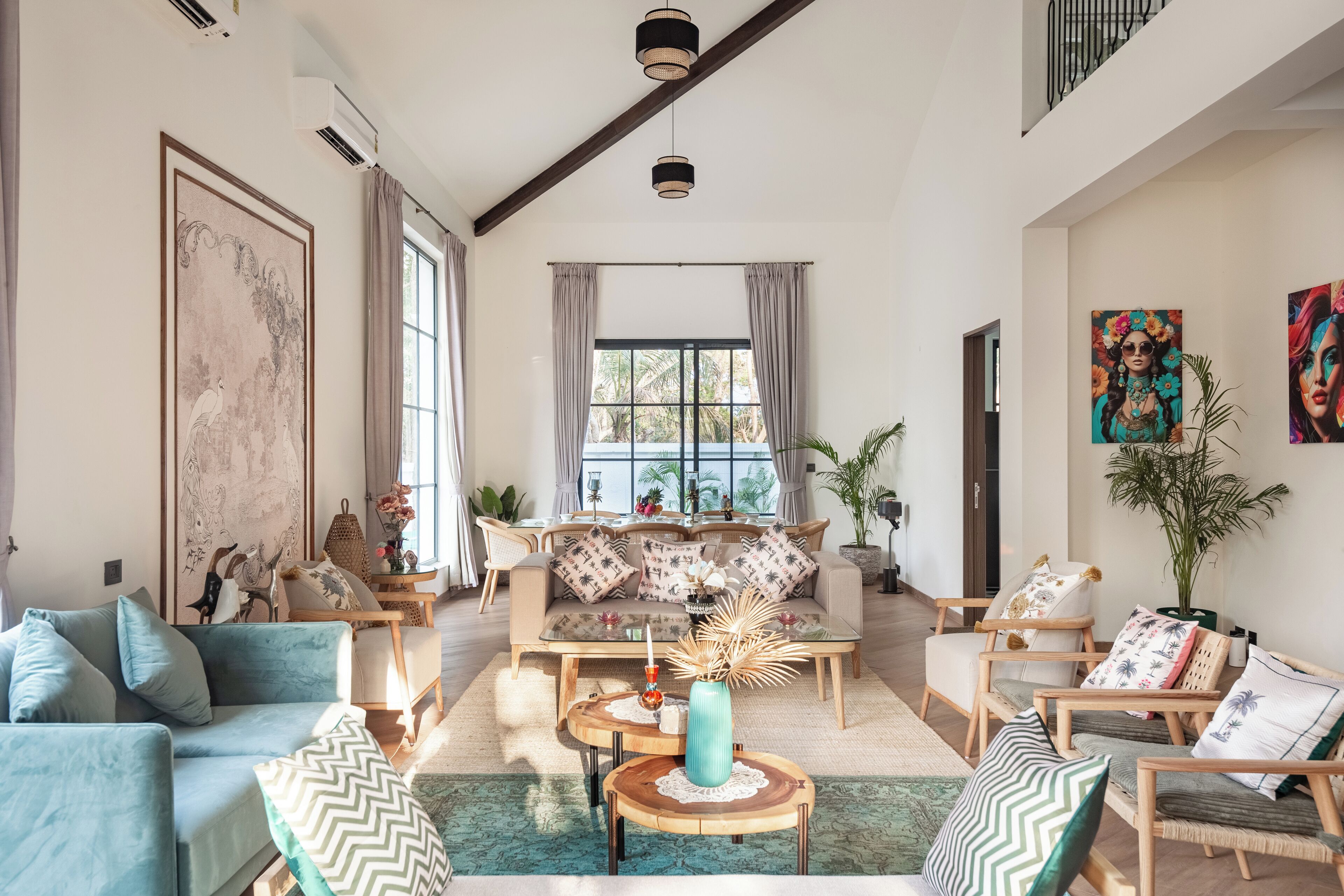 Biệt thự Deluxe | Khu phòng khách | Smart TV 65-inch có truyền hình kỹ thuật số, Netflix, dịch vụ stream 