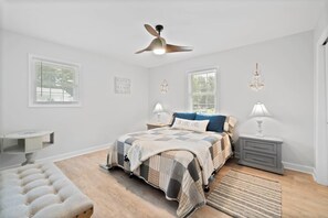 2 bedrooms, iron/ironing board, free WiFi, bed sheets - Mallard Cottage - Lookout Shoals Lake (Claremont)