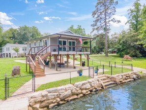 Exterior - This cottage is a 2 bedroom(s), 1 bathrooms, located in Claremont, NC. (Claremont)