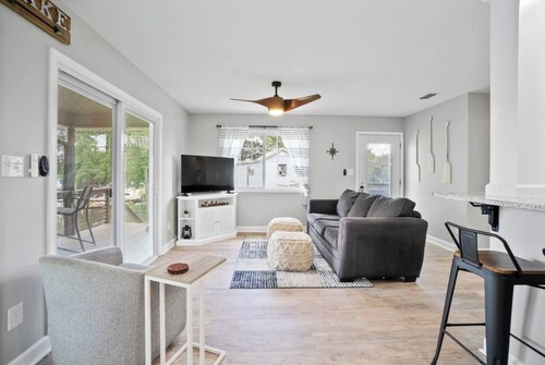 This cottage is a 2 bedroom(s), 1 bathrooms, located in Claremont, NC.