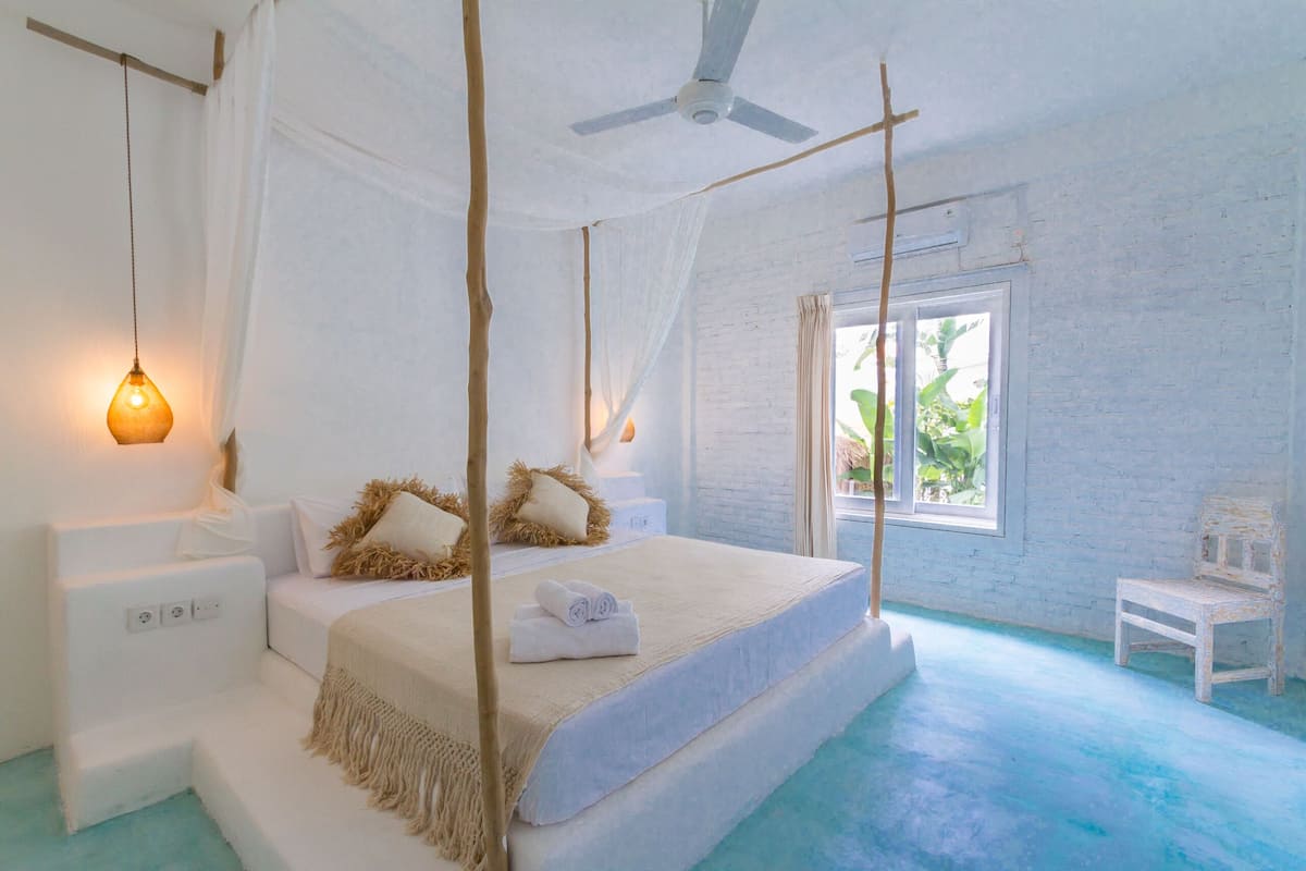 Standard Room, 1 King Bed, Non Smoking, Garden View | 1 bedroom, desk, free WiFi, bed sheets