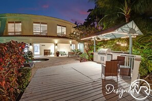 Exterior - Waterfront 7BR Villa with Heated Pool (Wilton Manors)