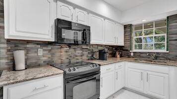 Villa | Private kitchen | Oven