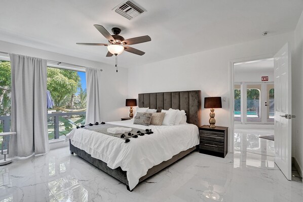 Villa | 7 bedrooms, iron/ironing board, free WiFi, bed sheets - Waterfront 7BR Villa with Heated Pool (Wilton Manors)