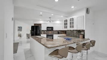 Villa | Eget kjøkken | Ovn