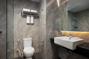 Ducha, artículos de tocador gratuitos, bidet, toallas
