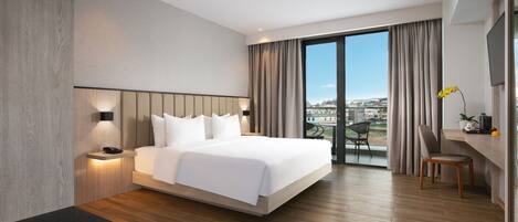 Desk, laptop workspace, rollaway beds, bed sheets