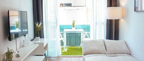 4 bedrooms, travel cot, WiFi, bed sheets