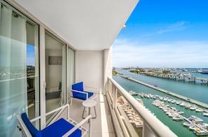 Departamento Deluxe, 2 habitaciones, vista a la bahía | Vista del balcón