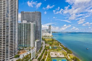 City view from property - Chic Bayfront Condo With Stunning View (Miami)