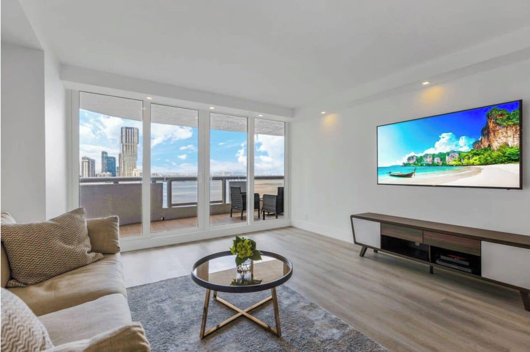 Televisión 55 pulgadas con canales de televisión digitales, Netflix