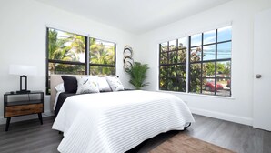 Unclassified image, 4 of 35, button - Cheerful 4 Bedroom Home With Huge Yard and Parking (North Miami)