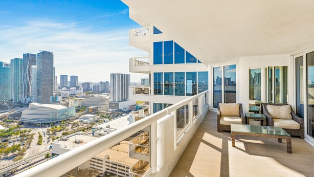 Property grounds - Edgewater Bliss With Balcony (Miami)