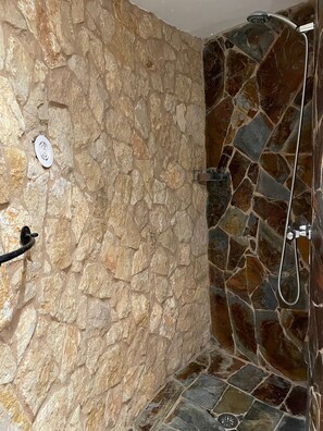 Shower, towels, toilet paper - Beautiful mill and views, in the hinterland of the Algarve coast line.<br> (Alcantarilha)