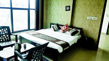 Deluxe Room | Desk, free WiFi, bed sheets