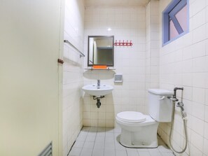 Shower, towels - Madani Muslim Hotel Cameron Highland (Brinchang)