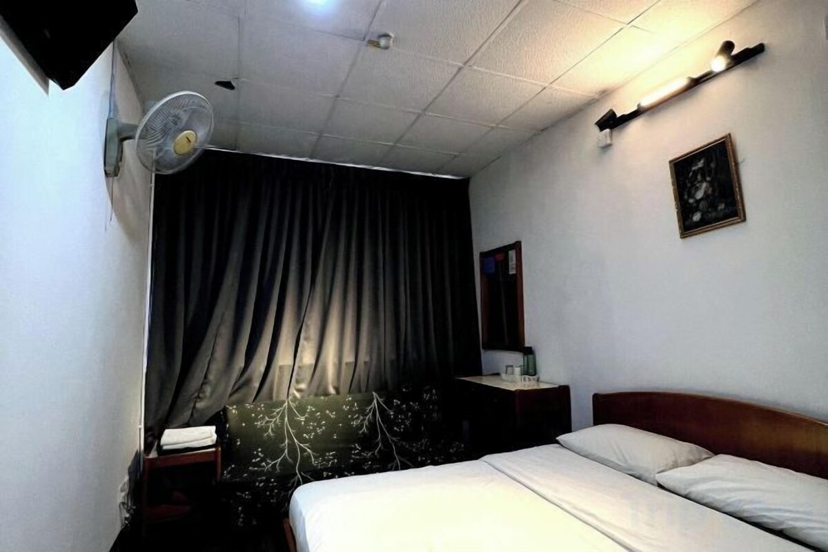 Desk, WiFi (free), bed sheets