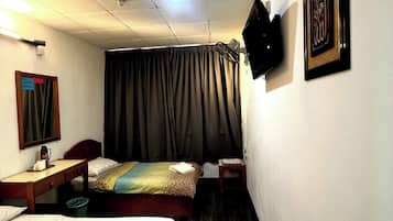 1 bedroom, desk, free WiFi, bed sheets