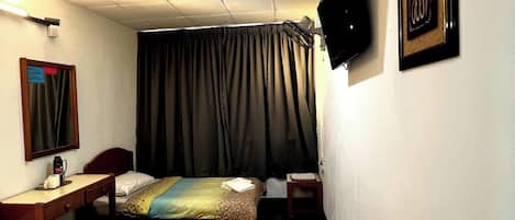 1 bedroom, desk, free WiFi, bed sheets