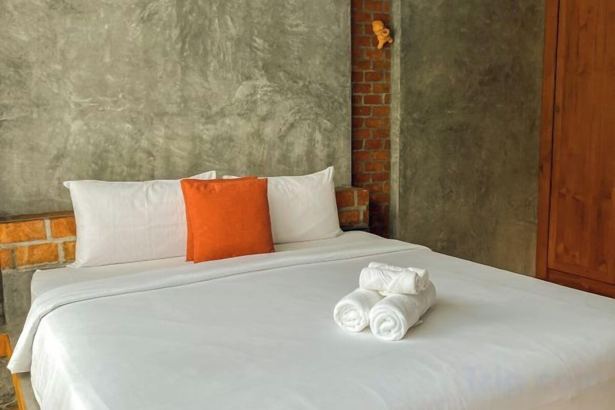 In-room safe, desk, soundproofing, WiFi (free)