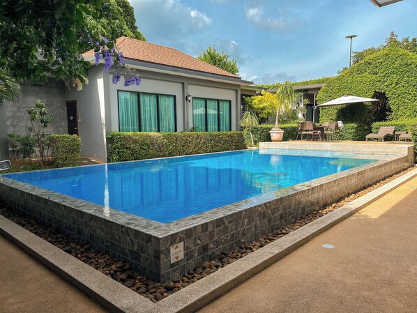 Kolam renang outdoor