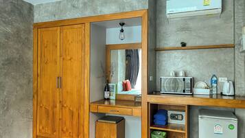 Double Room | In-room safe, desk, soundproofing, free WiFi