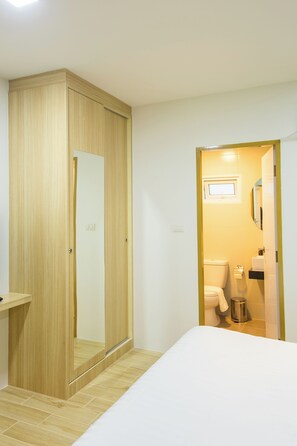 Ducha, artículos de tocador gratuitos, secador de pelo, toallas