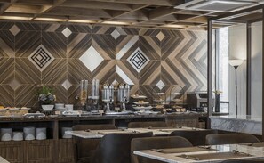 Desayuno buffet diario (THB 200 por persona)