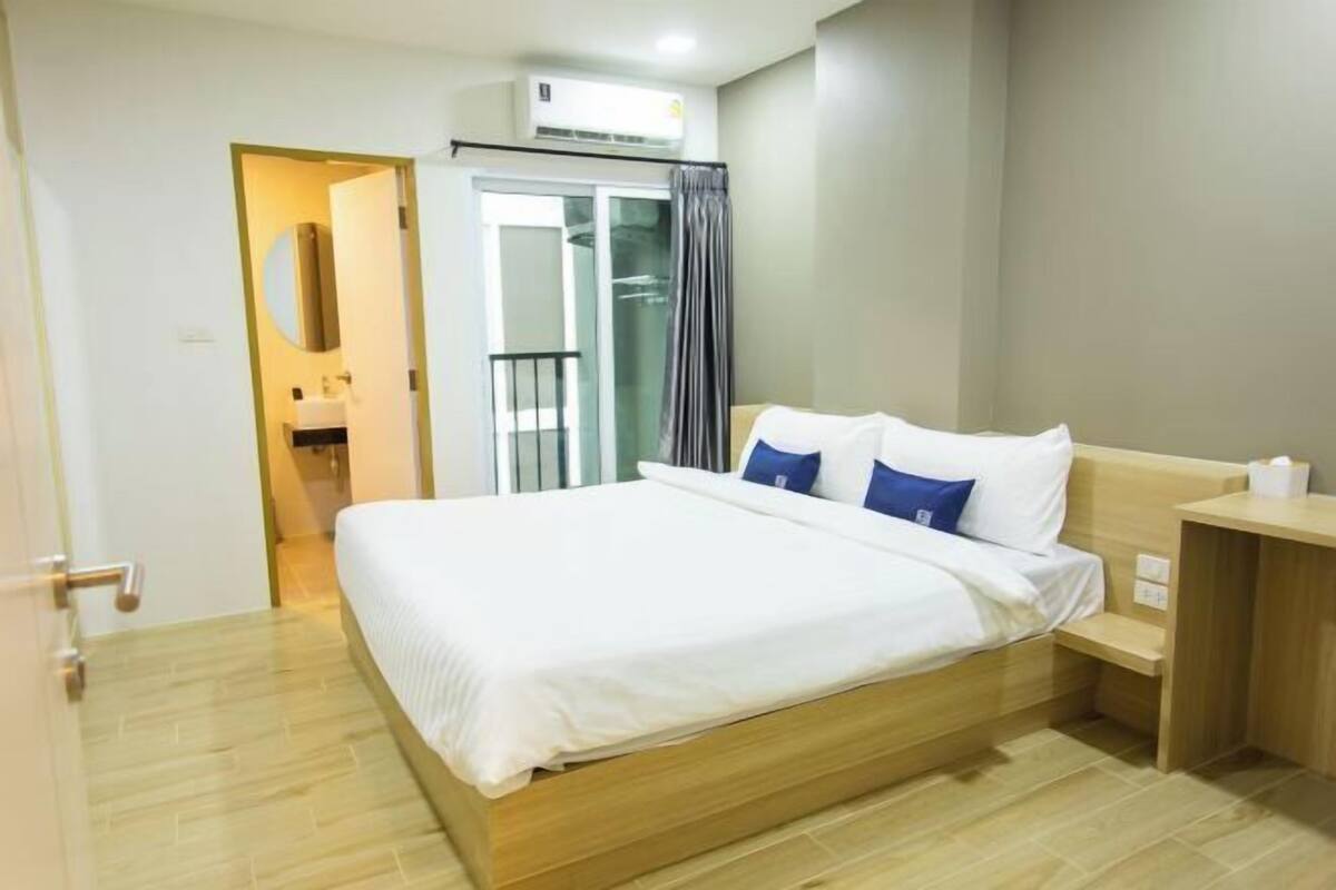WiFi (free), individually decorated, individually furnished, bed sheets
