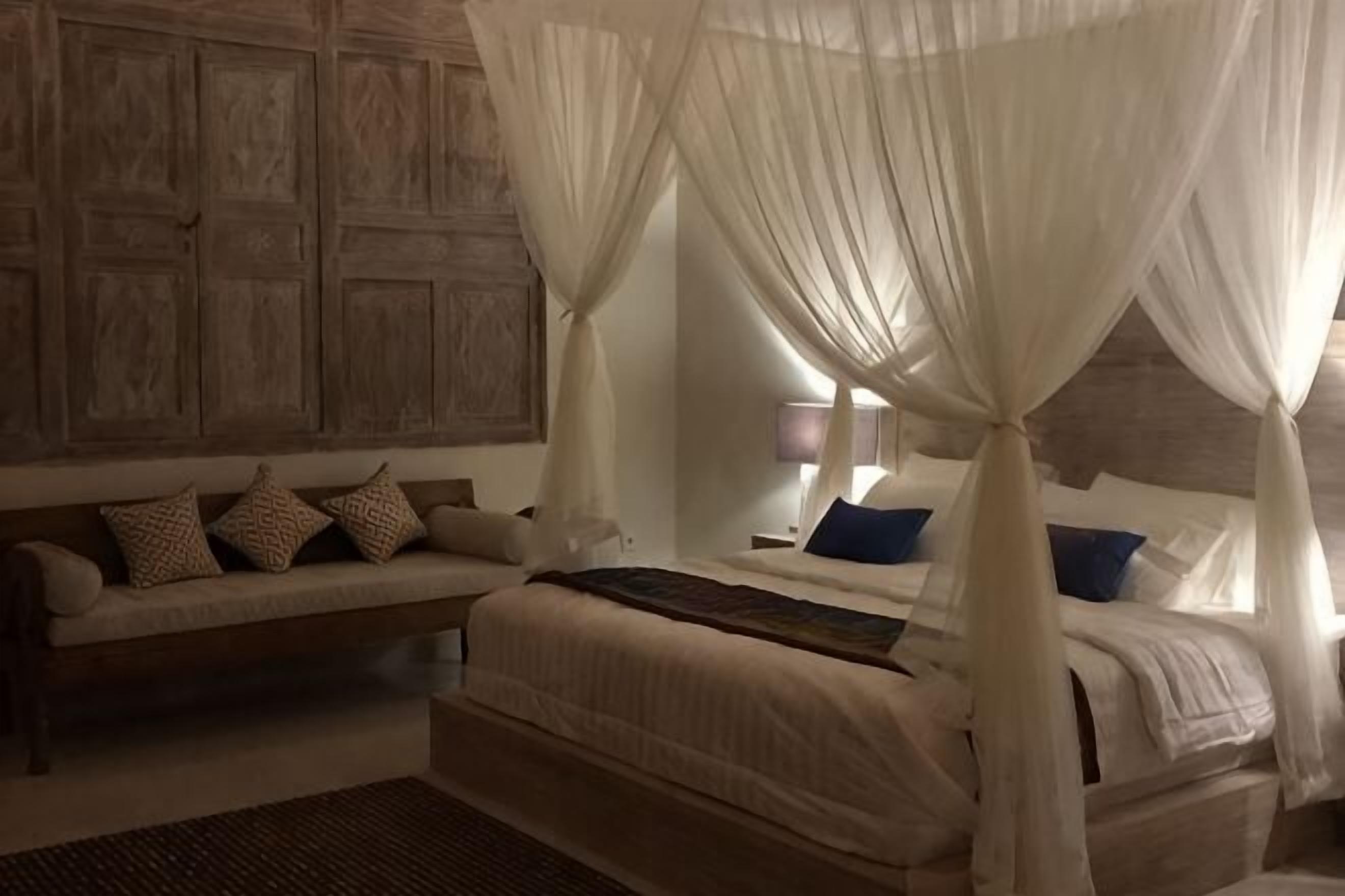 Escritorio, wifi gratis y ropa de cama 
