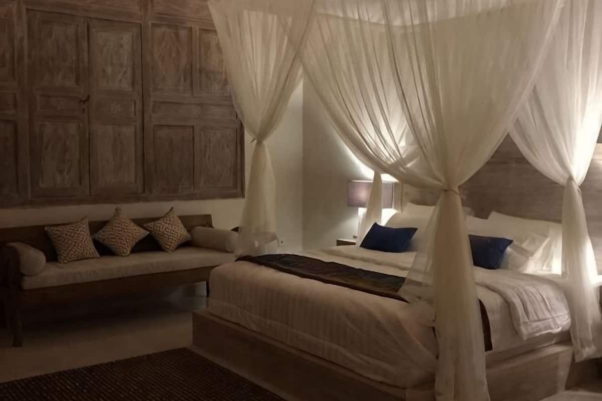 Escritorio, wifi gratis y ropa de cama