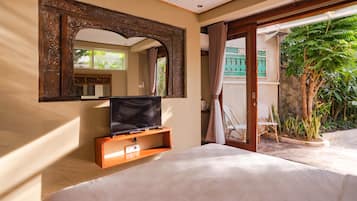 Superior Room, Garden View | Private kitchen | Mini-fridge, electric kettle
